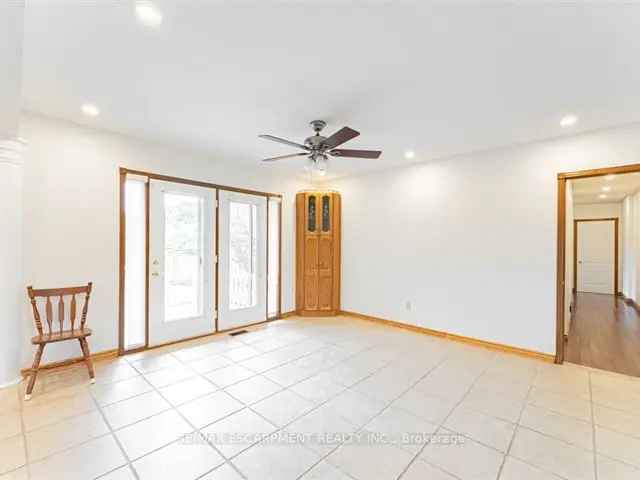 Winona Bungalow 3 Bed 1.5 Bath Large Lot