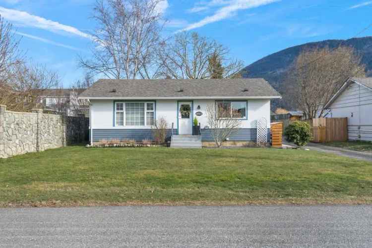 Charming Updated Rancher in Yarrow with Shop