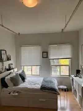 King w Portland Studio,JAN 1 ,laundry,AC,over shop,deck,$1799