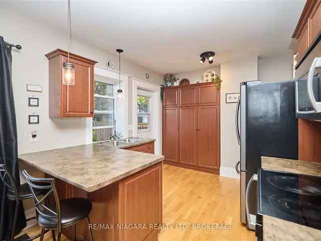 Enchanting Century Home near Welland River Canal 3 Bedrooms Modern Updates