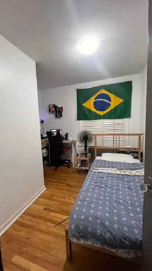 3 Beds 1 Bath Apartment