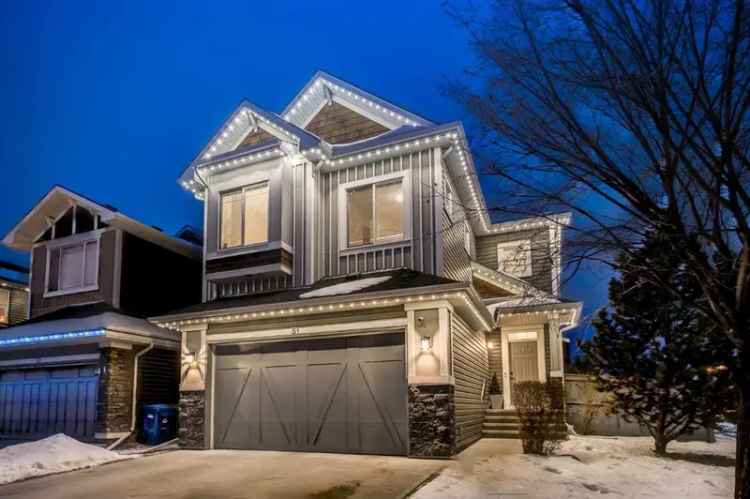 Stunning Cedarglen 2-Storey Home Near Lakeshore Middle School