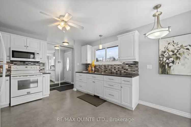 3 Bed 2 Bath Backsplit Home - Updated Kitchen & Ensuite - Green Space