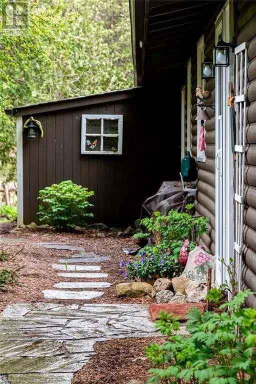 Charming 2+1 Bedroom Cottage in Cedar Springs