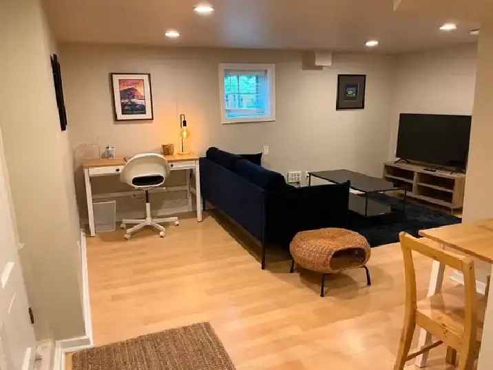 1BR Garden Suite w Laundry & Patio (Commercial Drive)