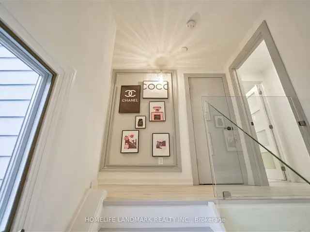 Townhouse For Sale in Aurora, Ontario