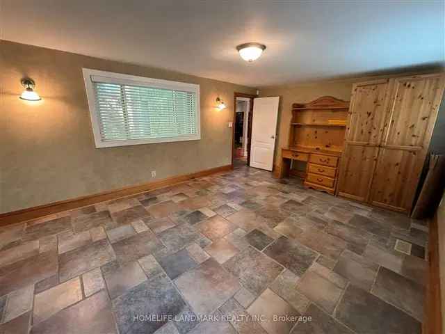 Unique 4-Bedroom Cottage in Bronte Village Near Lake