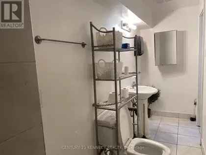 2 Room 393m² Toronto Apartment Near Downtown Universities