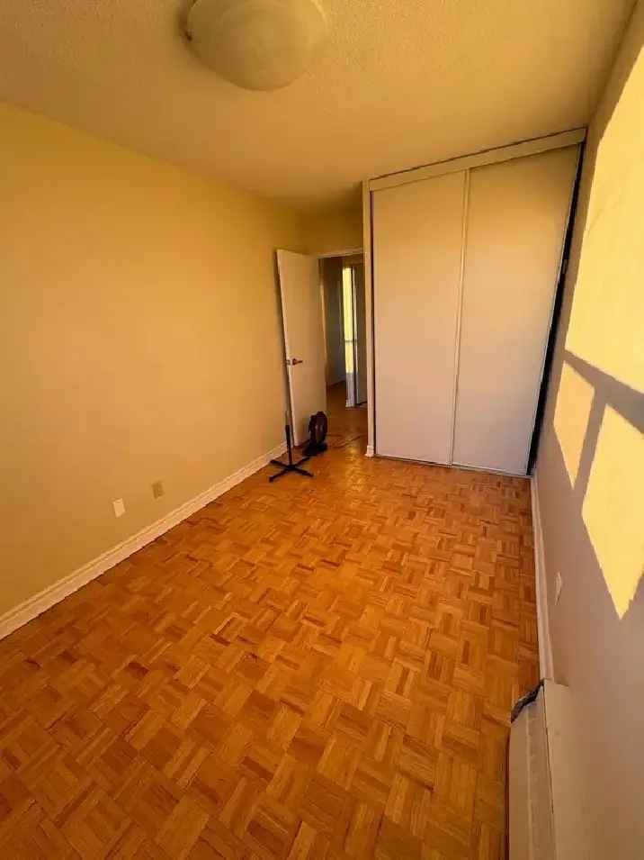 1 Room for rent in an apartment, Parkway Forest, North york