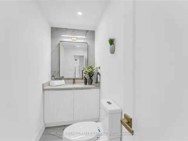 House For Sale in Toronto, Ontario