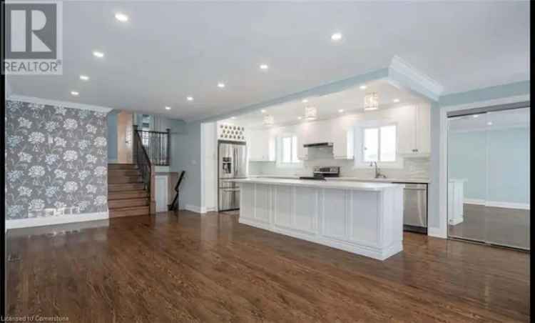 Updated 3-Bedroom Upper Unit Garden Cresent