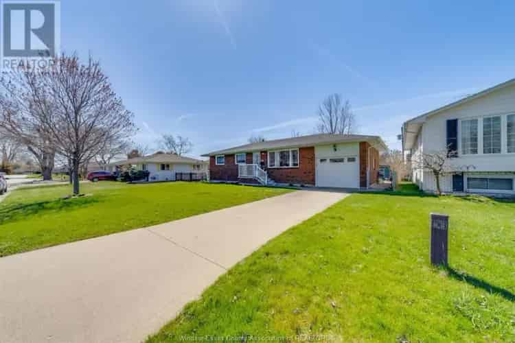 Charming Brick Ranch 2+2 Bedrooms South Leamington