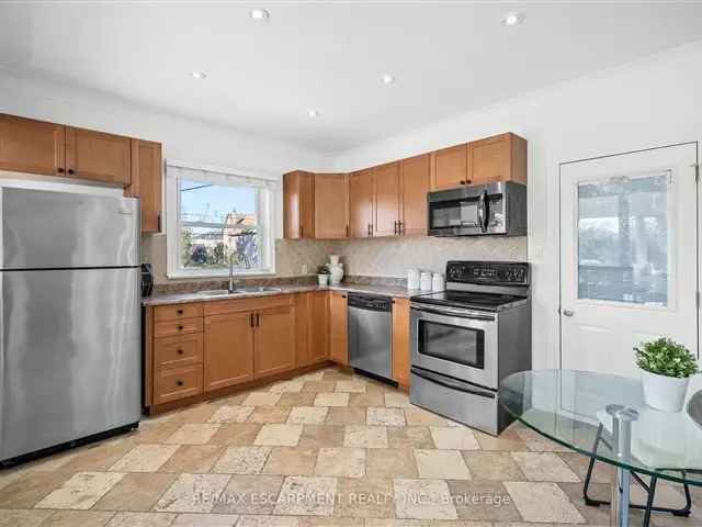 3 Bed 2 Bath Bungalow in South Burlington - Plains Community