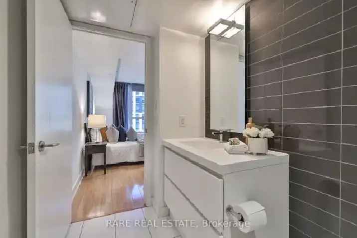 Bachelor for Lease in City Place