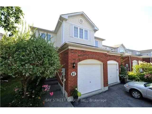 Spacious 4-Bedroom Townhouse in Barrie South