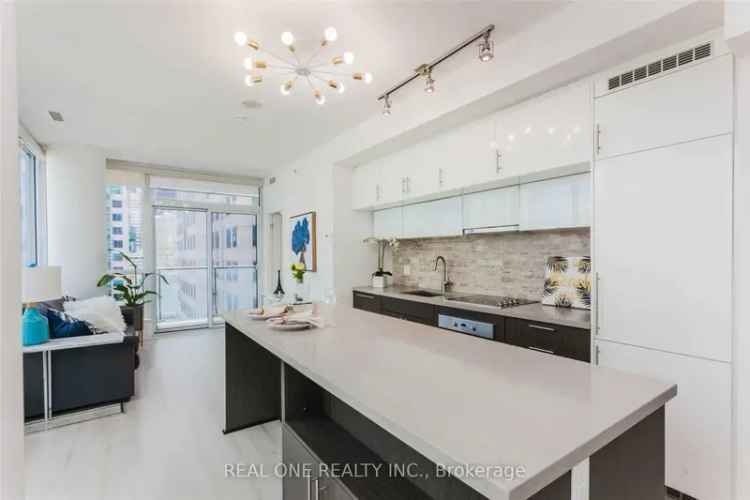 Spacious Corner Unit in Prime Entertainment District