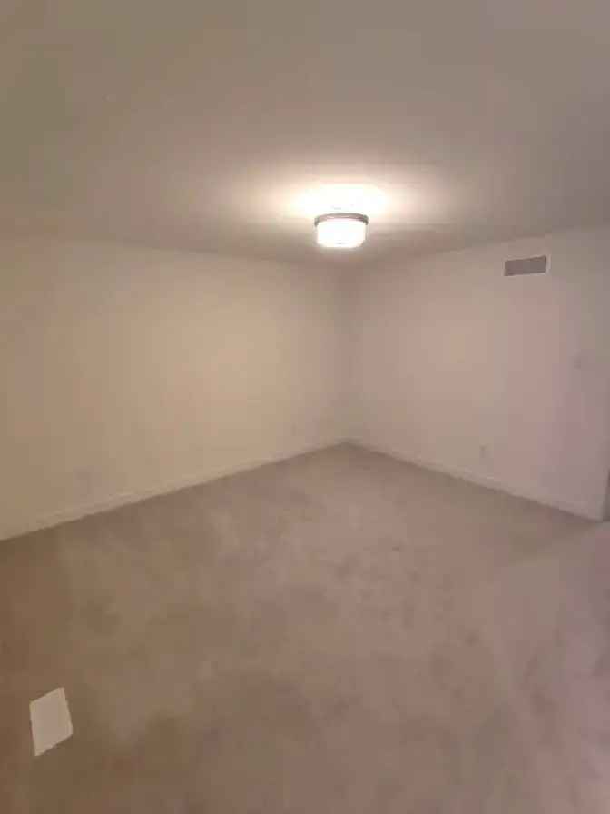 Spacious Master Bedroom – $1200/Month | Private Room for Rent