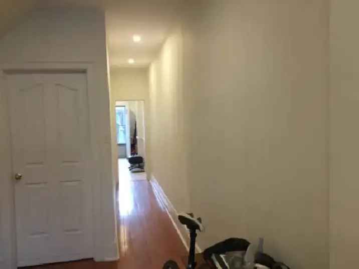 One Bedroom Main floor in Annex by Dupont subway