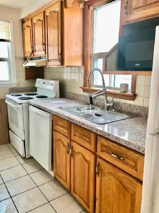 2 Bedroom House Royal York Bloor Queensway