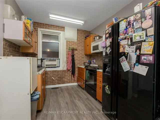 House For Sale in Hamilton, Ontario