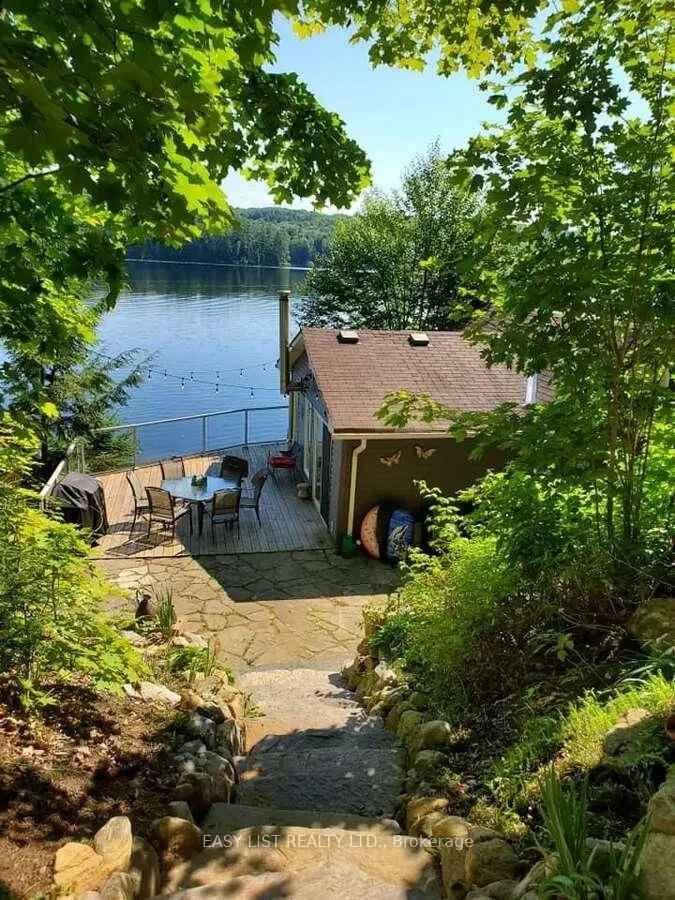 Turn-Key Bay Lake Cottage - Private Retreat