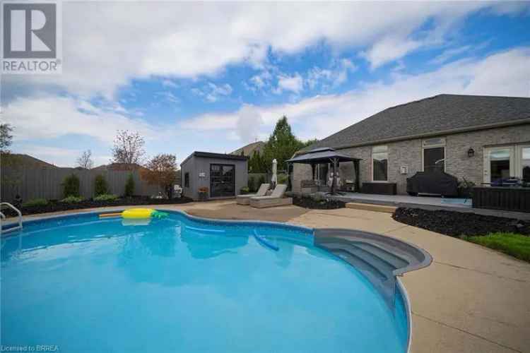 5 Bedroom Family Home with Pool and New Updates