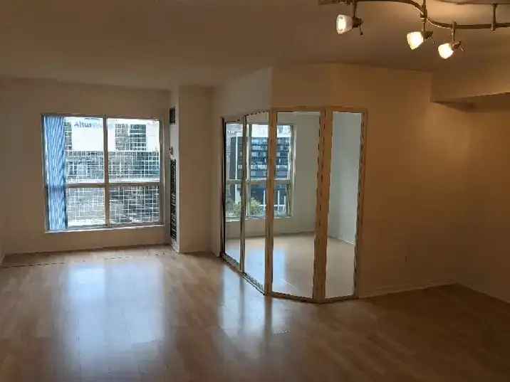 1 bdrm apt in Toronto on Front and Yonge - $2399 ALL INCLUSIVE