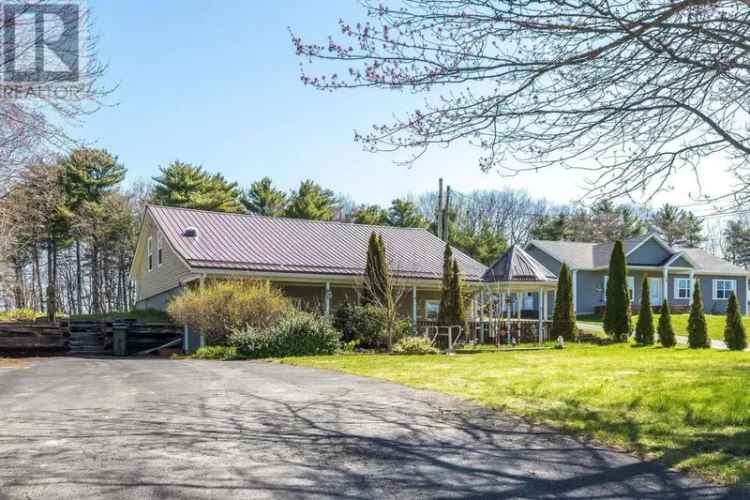 Spacious Family Home Berwick - Large Garage Workshop