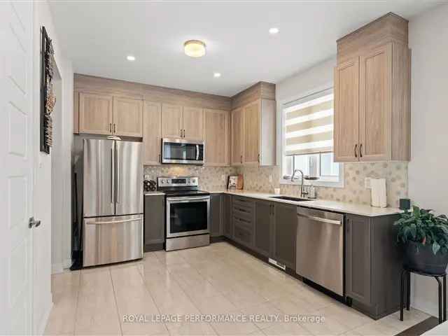 4 Bedroom Detached House in Barrhaven Available March 1st