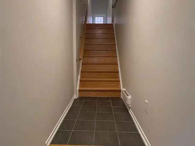 Modern 3-Bedroom Townhome in Windfields Near Durham College