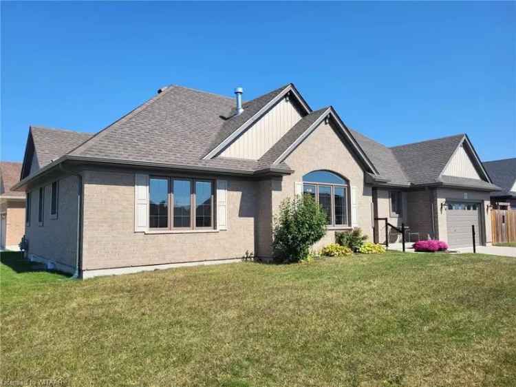 House For Sale in Tillsonburg, Ontario