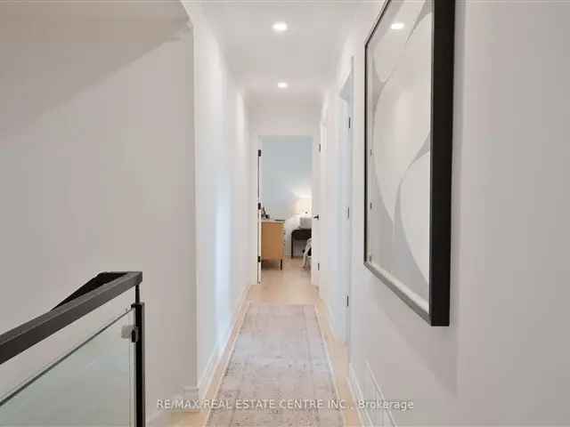 House For Sale in Oakville, Ontario