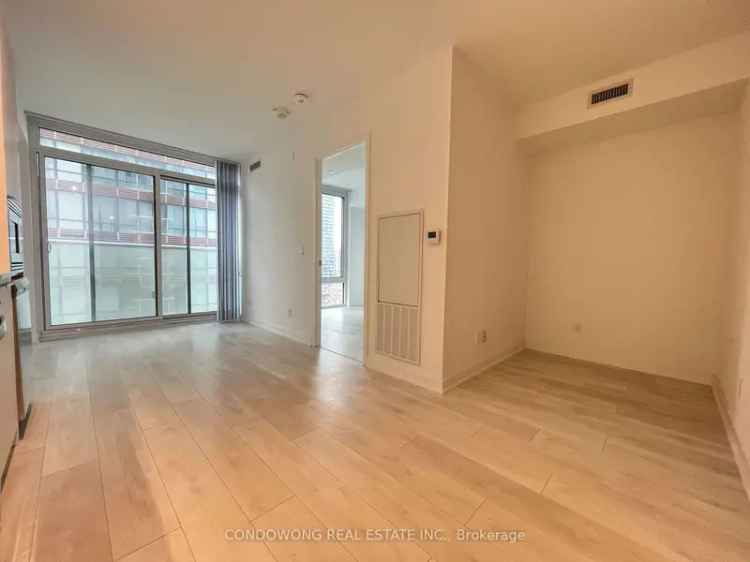 Downtown Toronto 1-Bedroom Suite with Premium Amenities