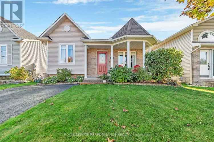 Rockland 2-Bedroom Bungalow - Park Views - Updated Kitchen