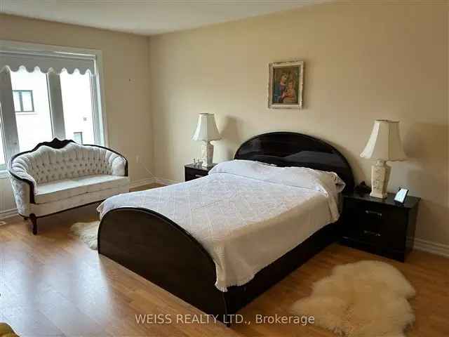 House For Sale in Bradford West Gwillimbury, Ontario