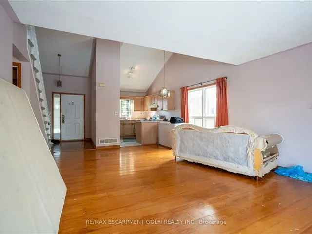 Charming 1.5 Storey Home in Western Hill