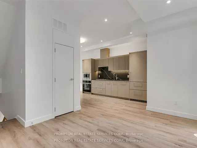 House For Sale in 9, Gloucester Street, Toronto, Ontario