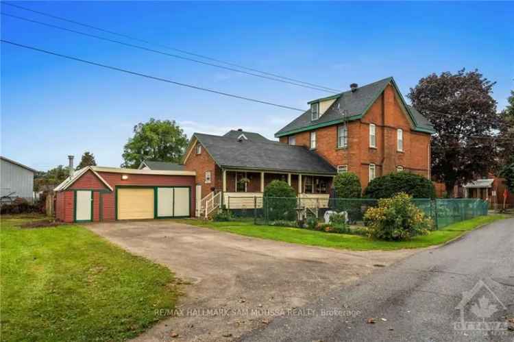 House For Sale in 61, Russell Street East, Smiths Falls, Ontario