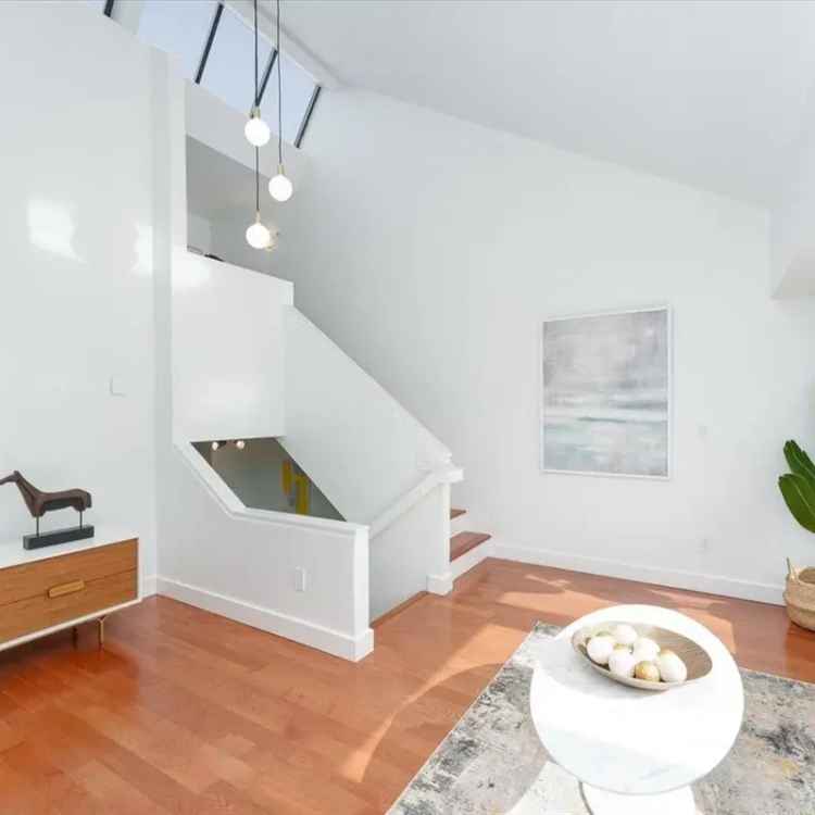 2b2b+Den South-Facing Townhome in Kitsilano