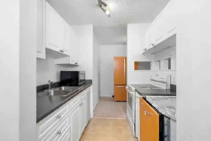 1-Bed Condo with Den – Fully Furnished,  Heat Water Inc