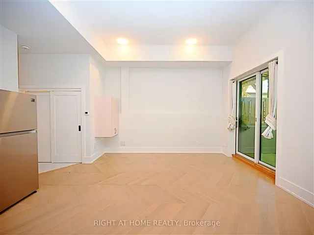 1 Bedroom Basement Apartment Port Credit 14 Ceilings Hardwood Floors Parking