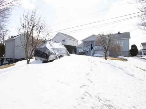 Bungalow for Sale St-Nicolas Quebec 4 bedrooms 2 bathrooms