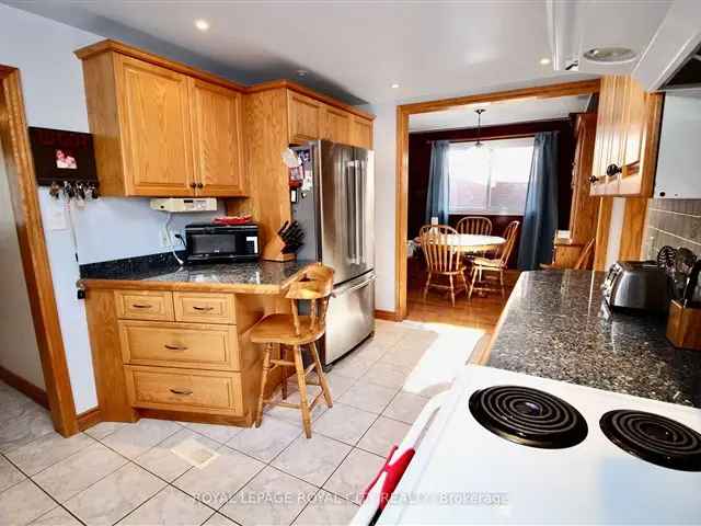 Cozy Bungalow in Forest Hill Near Kitchener