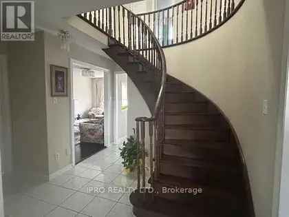 4 Bedroom Home Mississauga Near Square One