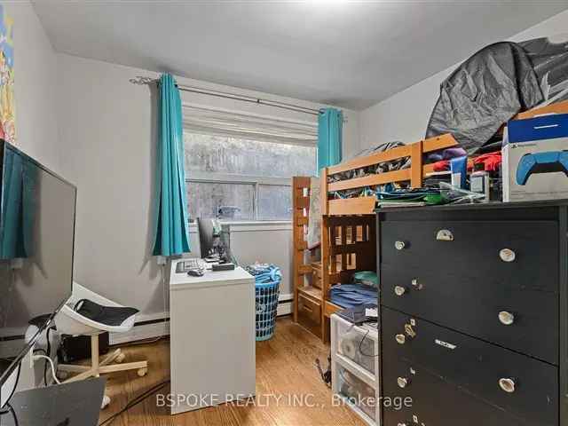 Duplex For Sale in Toronto, Ontario