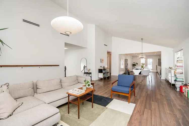 5 Bedroom House in North Vancouver Boulevard
