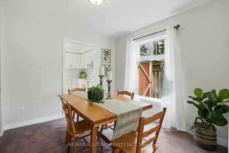 Beautiful 4-Bed 4-Bath Home in Uxbridge