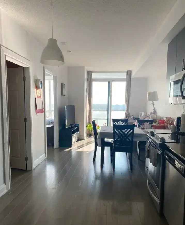 Rent 1-bedroom Den Suite at Don Mills York Mills with Modern Features