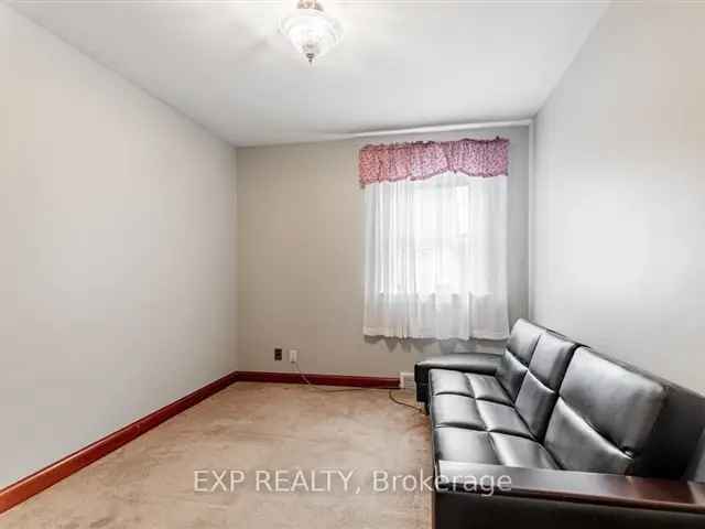 Stunning Oshawa Bungalow 3 Beds Updated Washroom Near Chopin Park