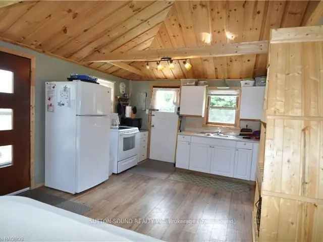 Chesley Lake Cottage: 3-Bedroom Waterfront Getaway